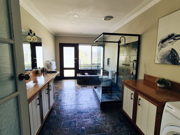 Main bathroom